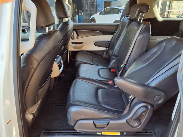 Used 2023 Kia Carnival LX image 8