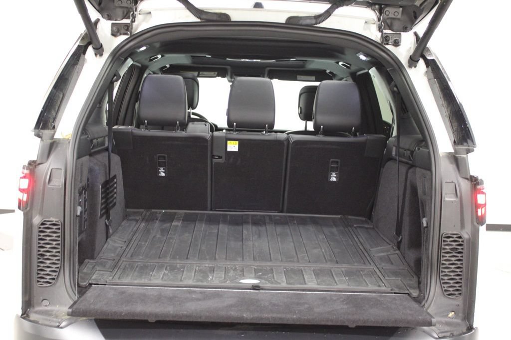 Used 2025 Land Rover Discovery S AWD/4WD image 39