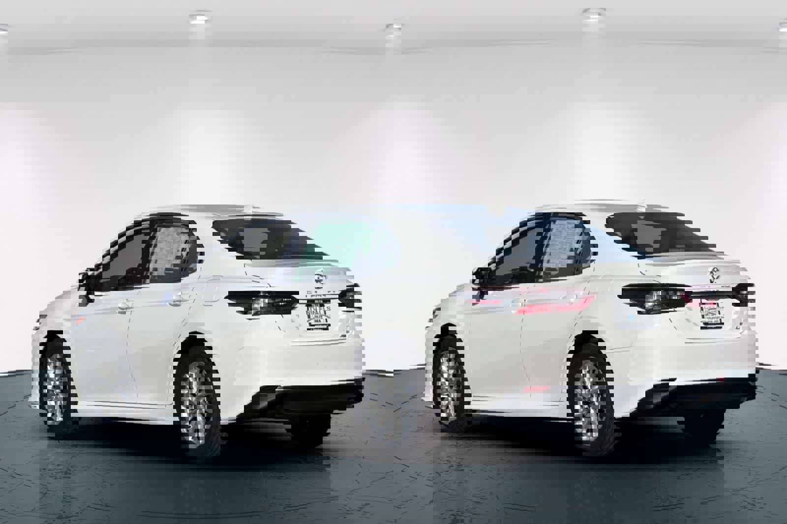 Used 2024 Toyota Camry LE AWD/4WD image 8