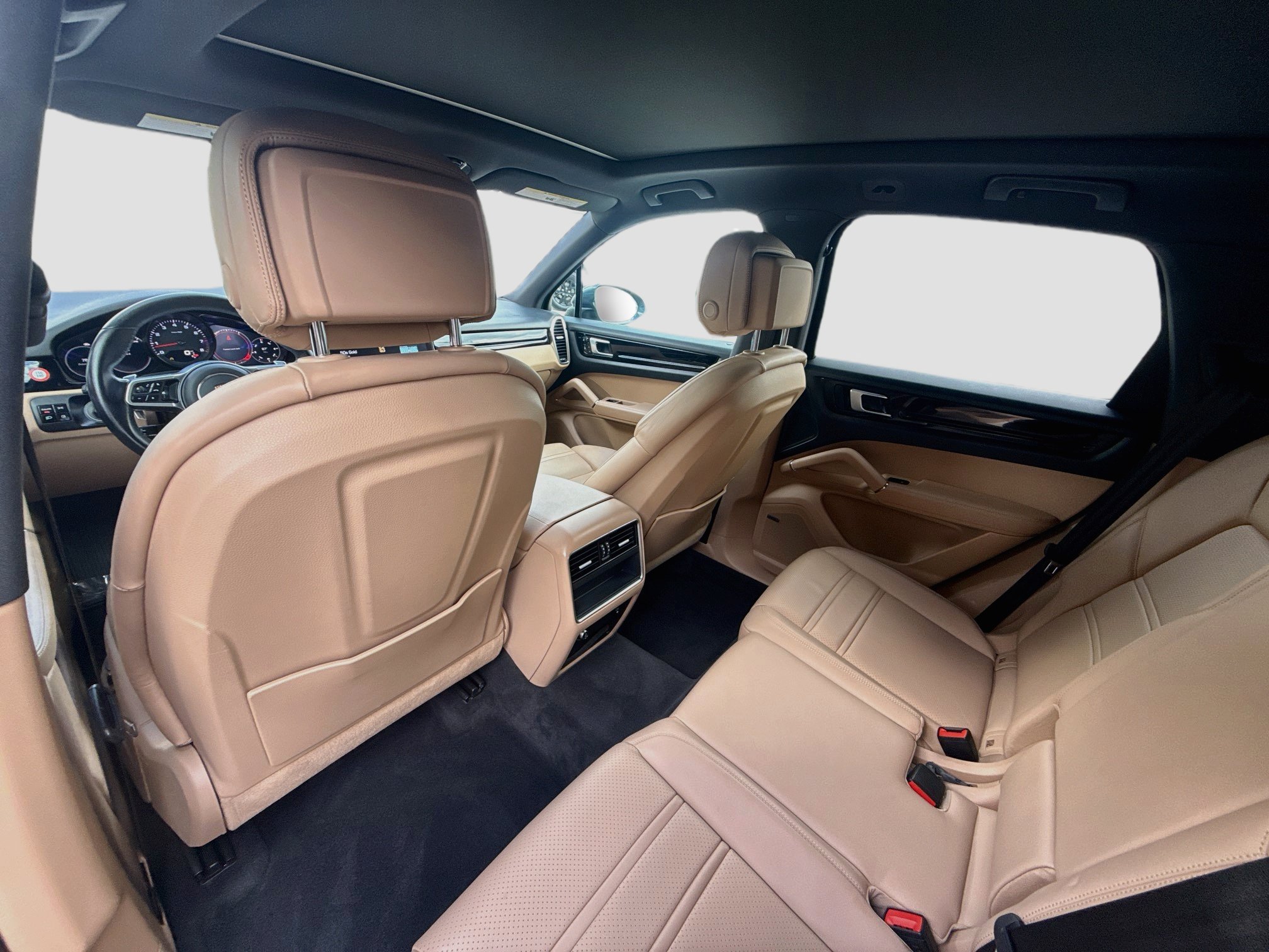 Used 2020 Porsche Cayenne w/ Premium Package AWD/4WD image 23