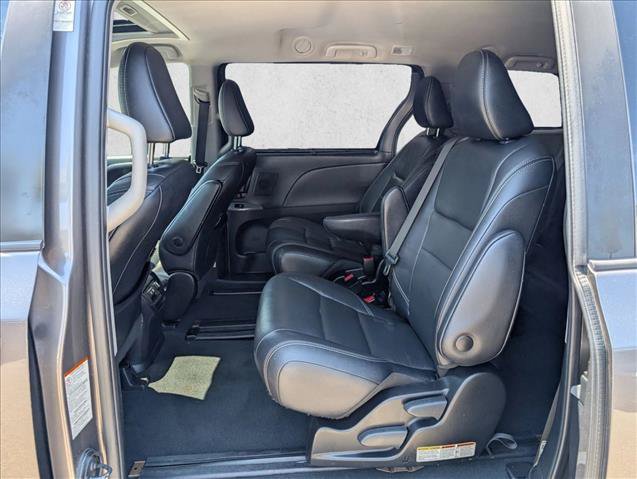 Used 2019 Toyota Sienna SE w/ SE Preferred Package FWD image 19