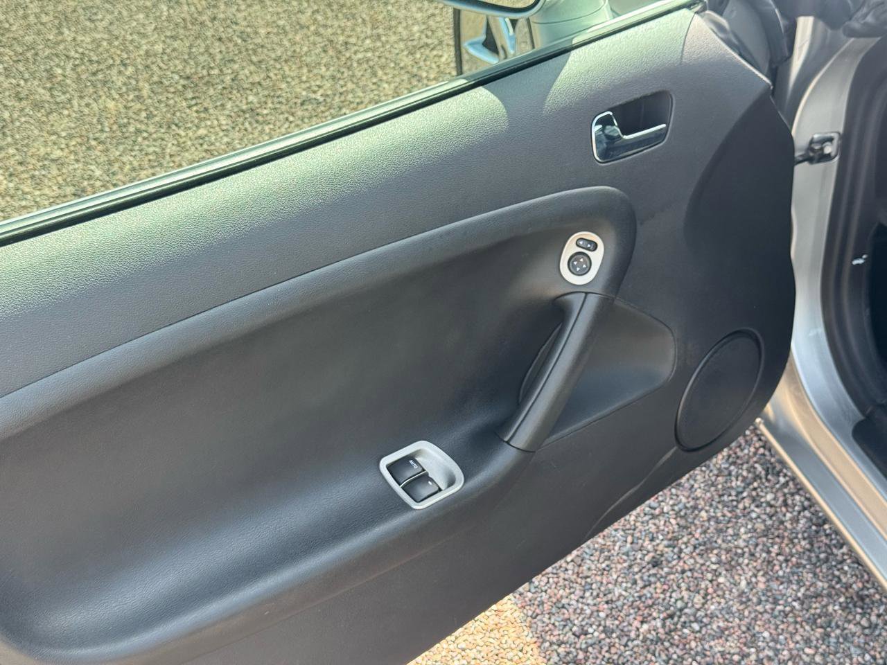 Used 2006 Pontiac Solstice Convertible w/ Premium Package RWD image 32