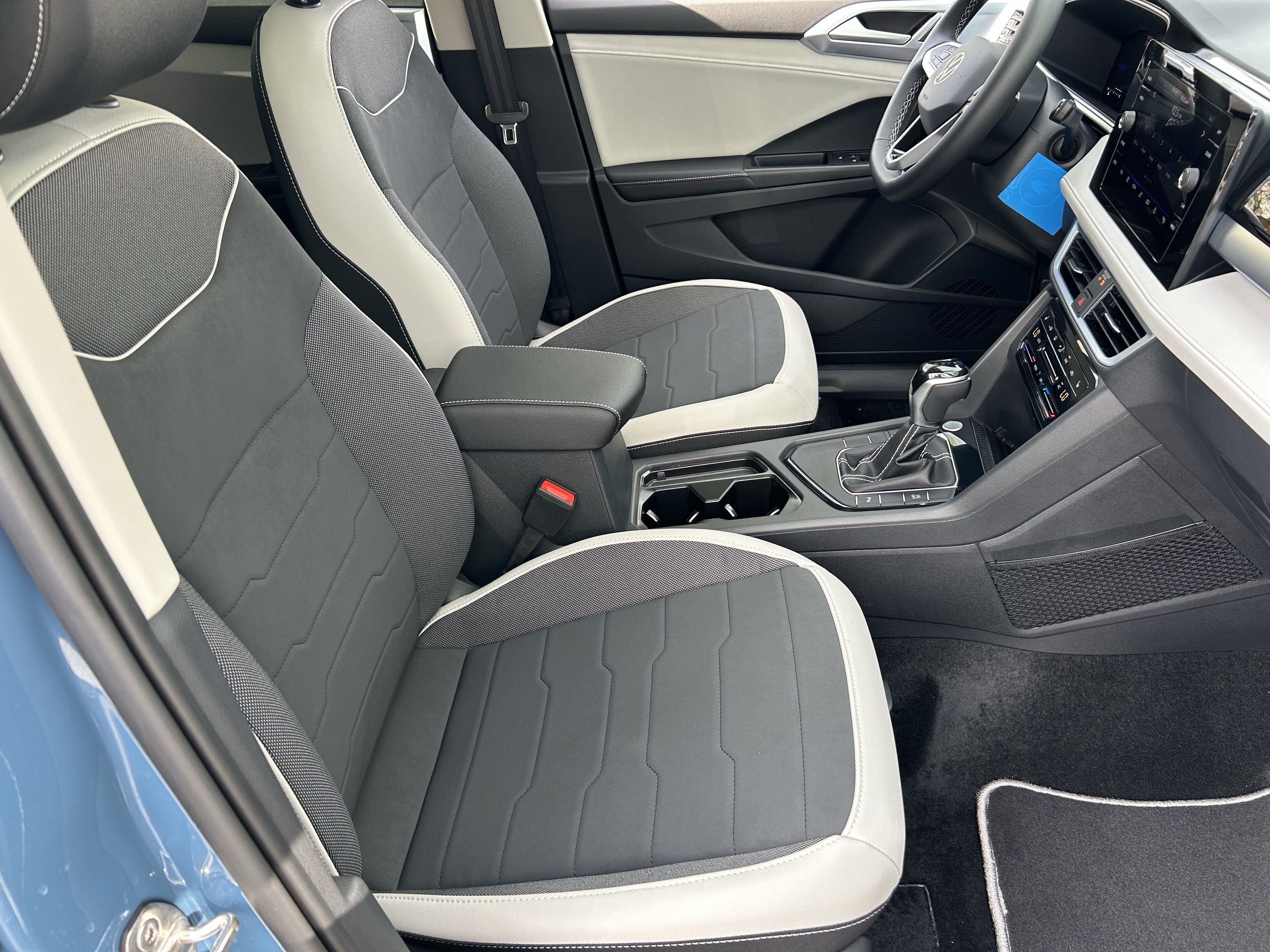 New 2026 Volkswagen Taos SE FWD image 9