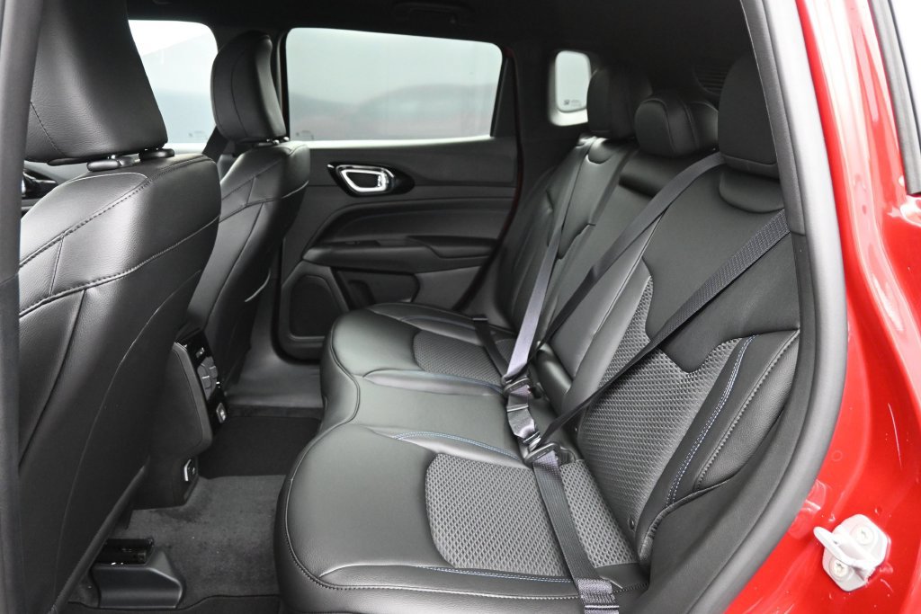 New 2026 Jeep Compass Latitude AWD/4WD image 18