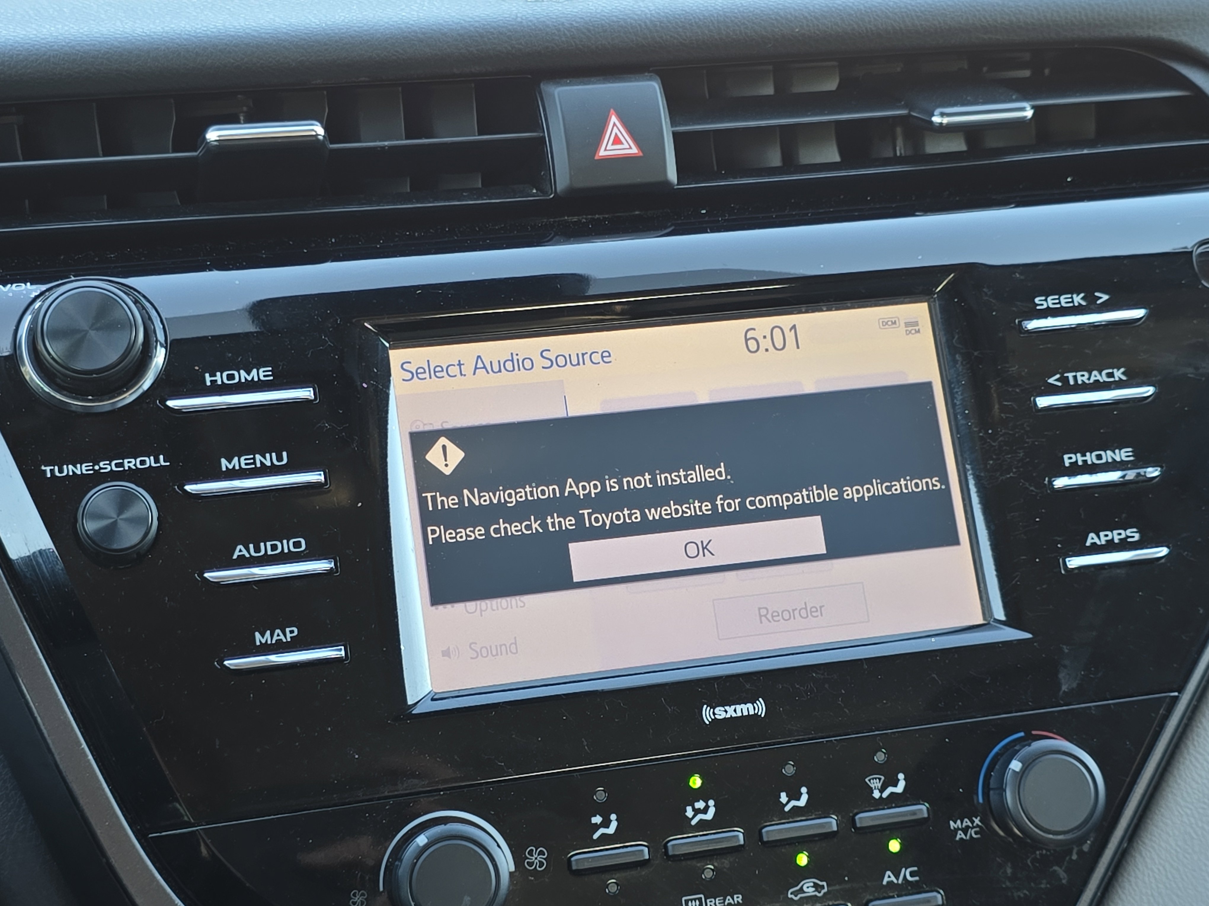 Used 2020 Toyota Camry LE FWD image 21