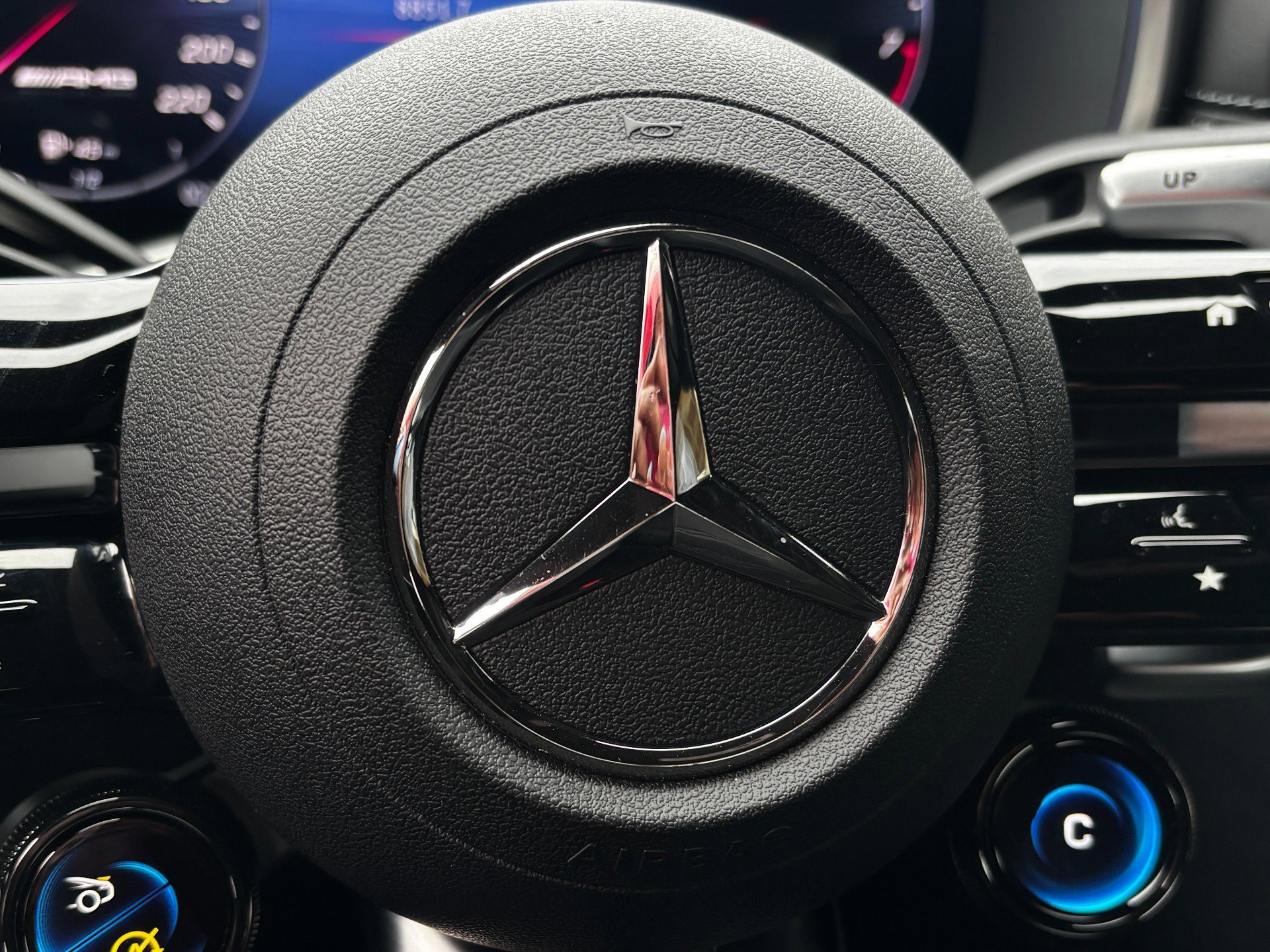 Used 2022 Mercedes-Benz SL 63 AMG 4MATIC w/ Driver Assistance Package image 33