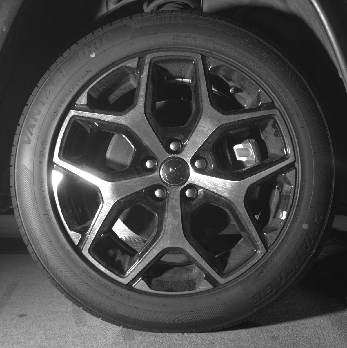 Used 2025 Jeep Compass Limited image 13