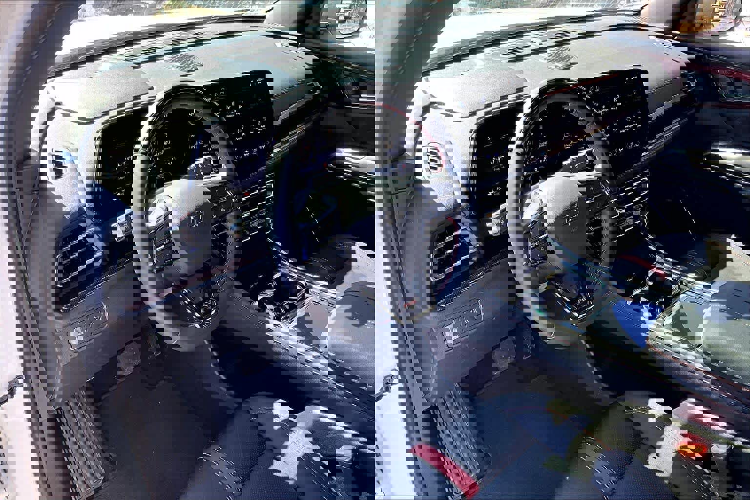 Used 2024 Chevrolet Traverse RS image 17