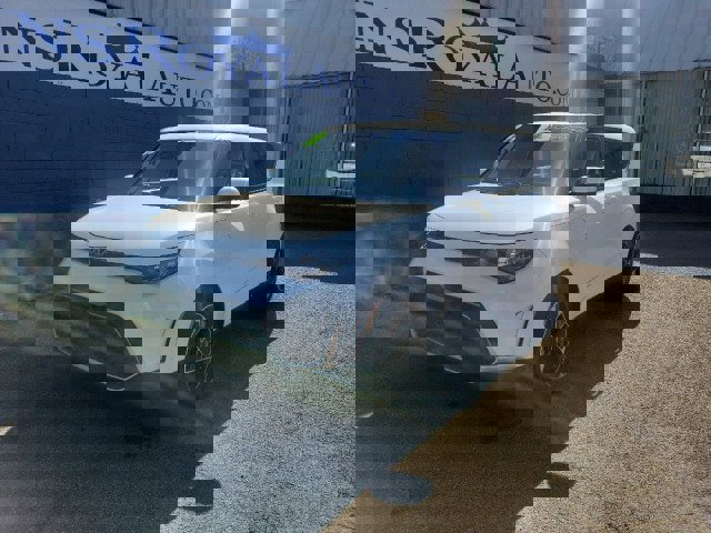 Used 2023 Kia Soul EX image 2