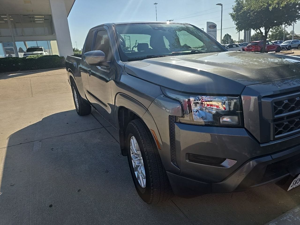 Used 2022 Nissan Frontier SV RWD image 2