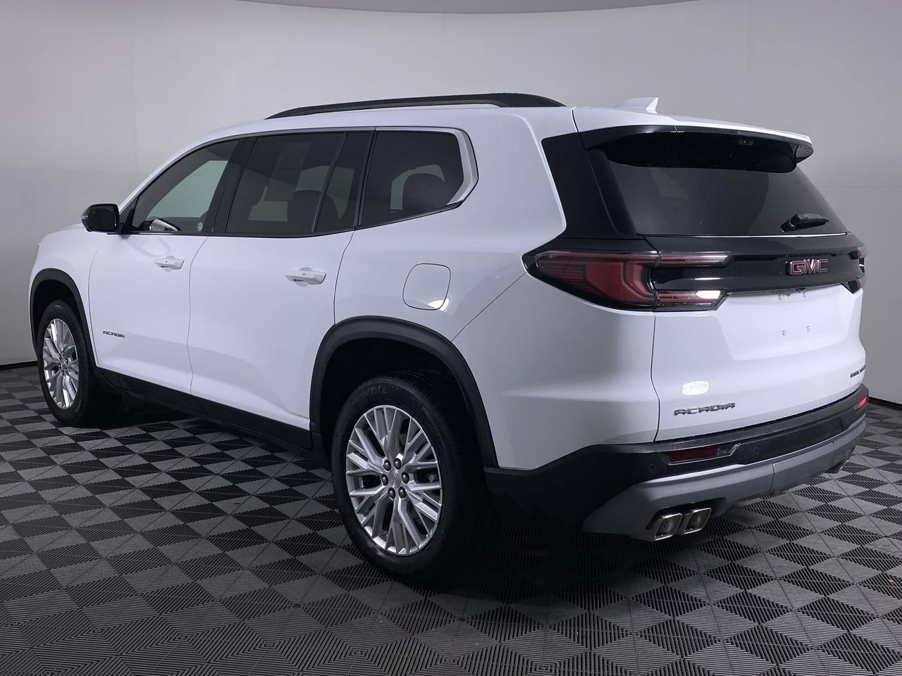 Certified 2026 GMC Acadia Elevation w/ Elevation Premium Package FWD image 19