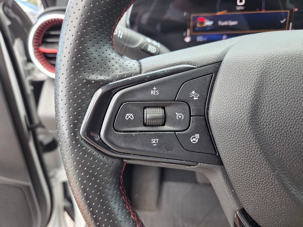 Used 2025 Chevrolet Trax RS w/ Driver Confidence Package FWD image 29