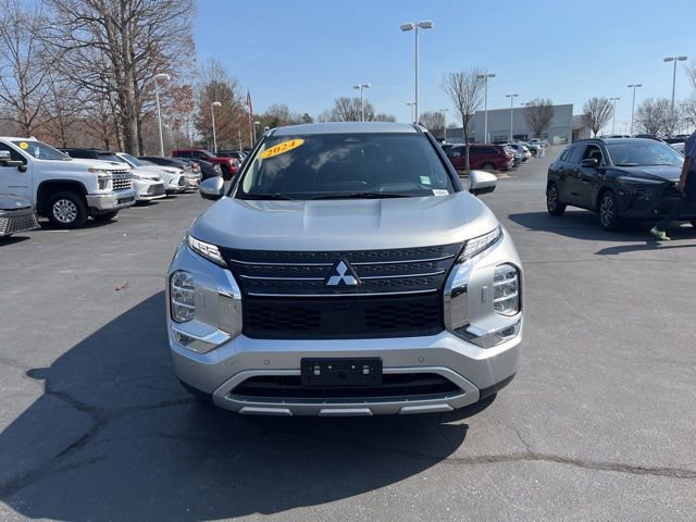 Used 2024 Mitsubishi Outlander SE Black Edition image 2