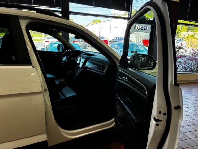 Used 2020 Volkswagen Atlas SE w/ Panoramic Sunroof Package FWD image 24