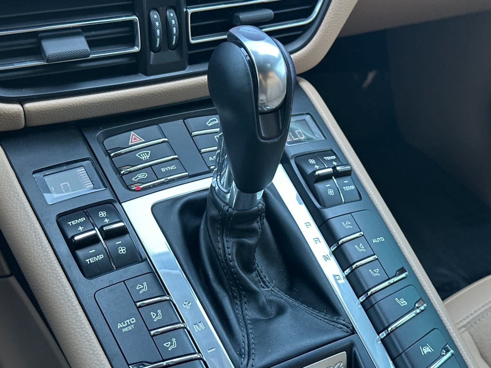 Certified 2019 Porsche Macan AWD/4WD image 24