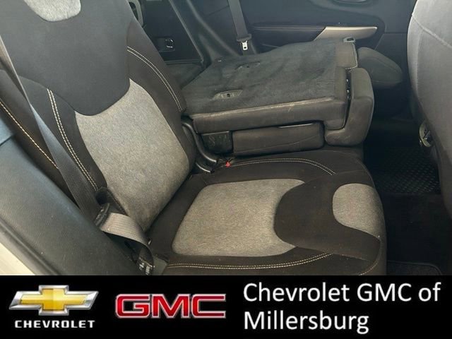 Used 2018 Jeep Cherokee Latitude w/ Altitude Package AWD/4WD image 28