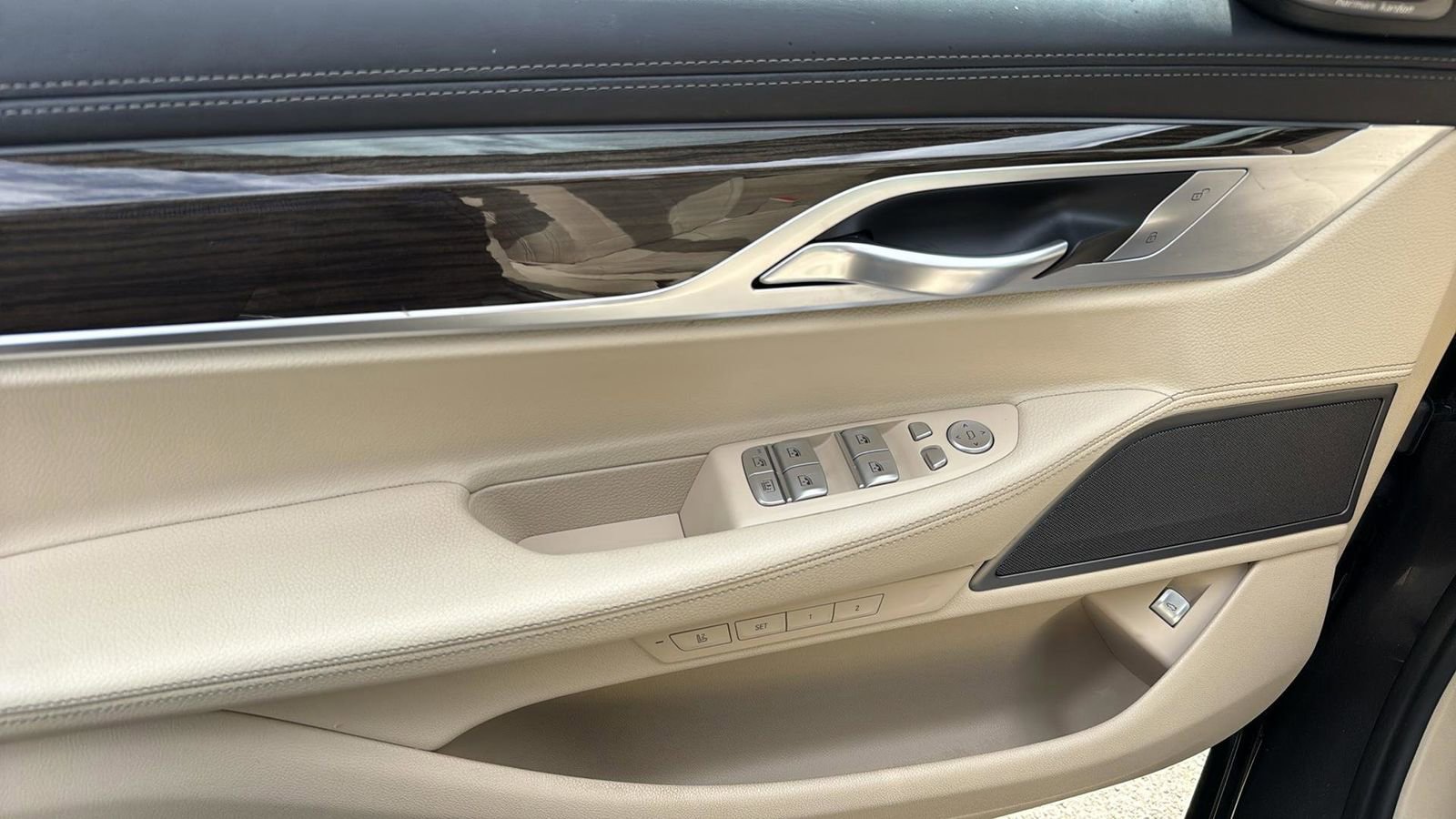 Used 2019 BMW 740i w/ Executive Package image 12