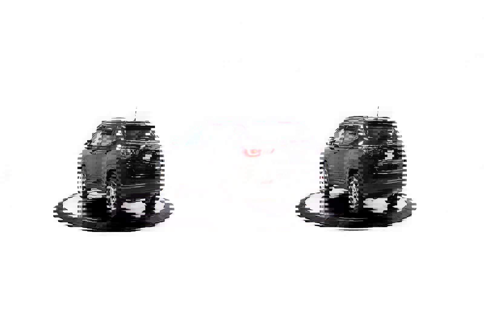 Used 2023 Jeep Compass Latitude image 3