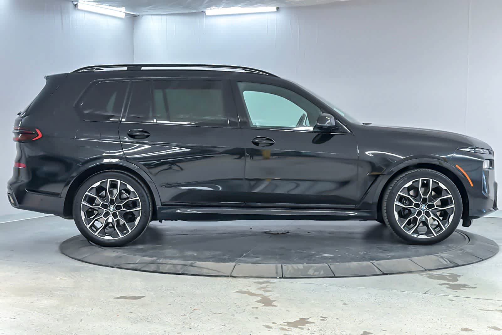 Used 2024 BMW X7 xDrive40i w/ M Sport Package AWD/4WD image 8