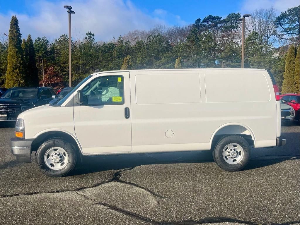 New 2025 Chevrolet Express 2500 w/ Driver Convenience Package RWD video 2