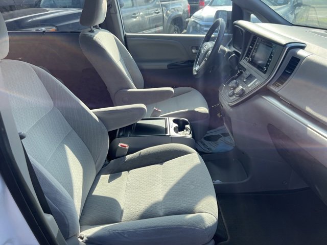Used 2020 Toyota Sienna LE image 6