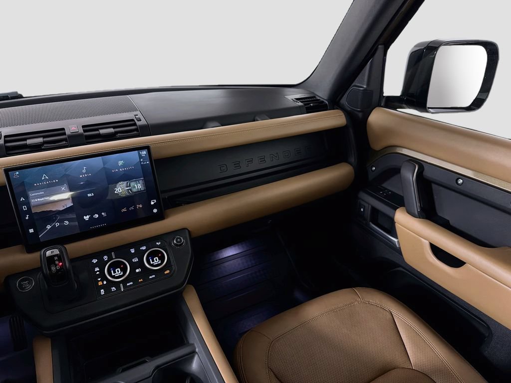 Certified 2025 Land Rover Defender 110 X-Dynamic SE AWD/4WD image 25