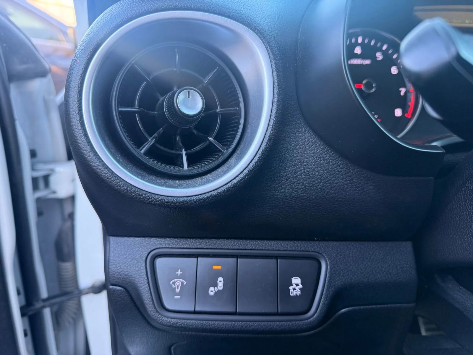 Used 2024 Kia Forte GT-Line w/ GT-Line Premium Package image 13