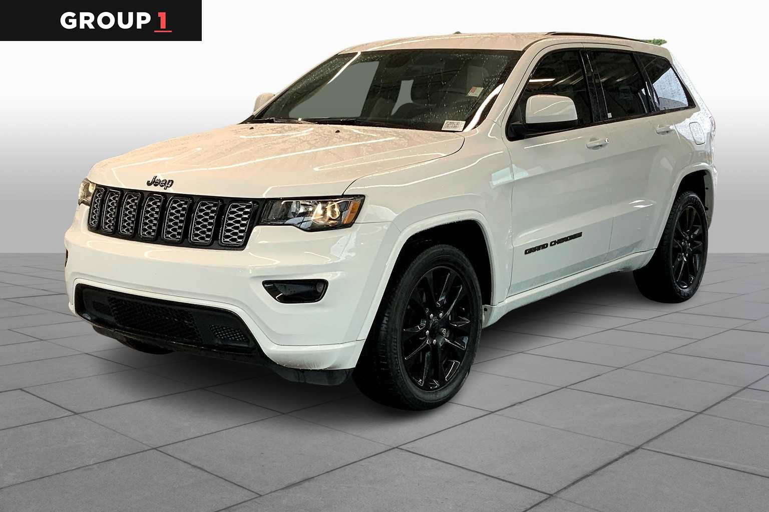 Used 2018 Jeep Grand Cherokee Altitude RWD image 1