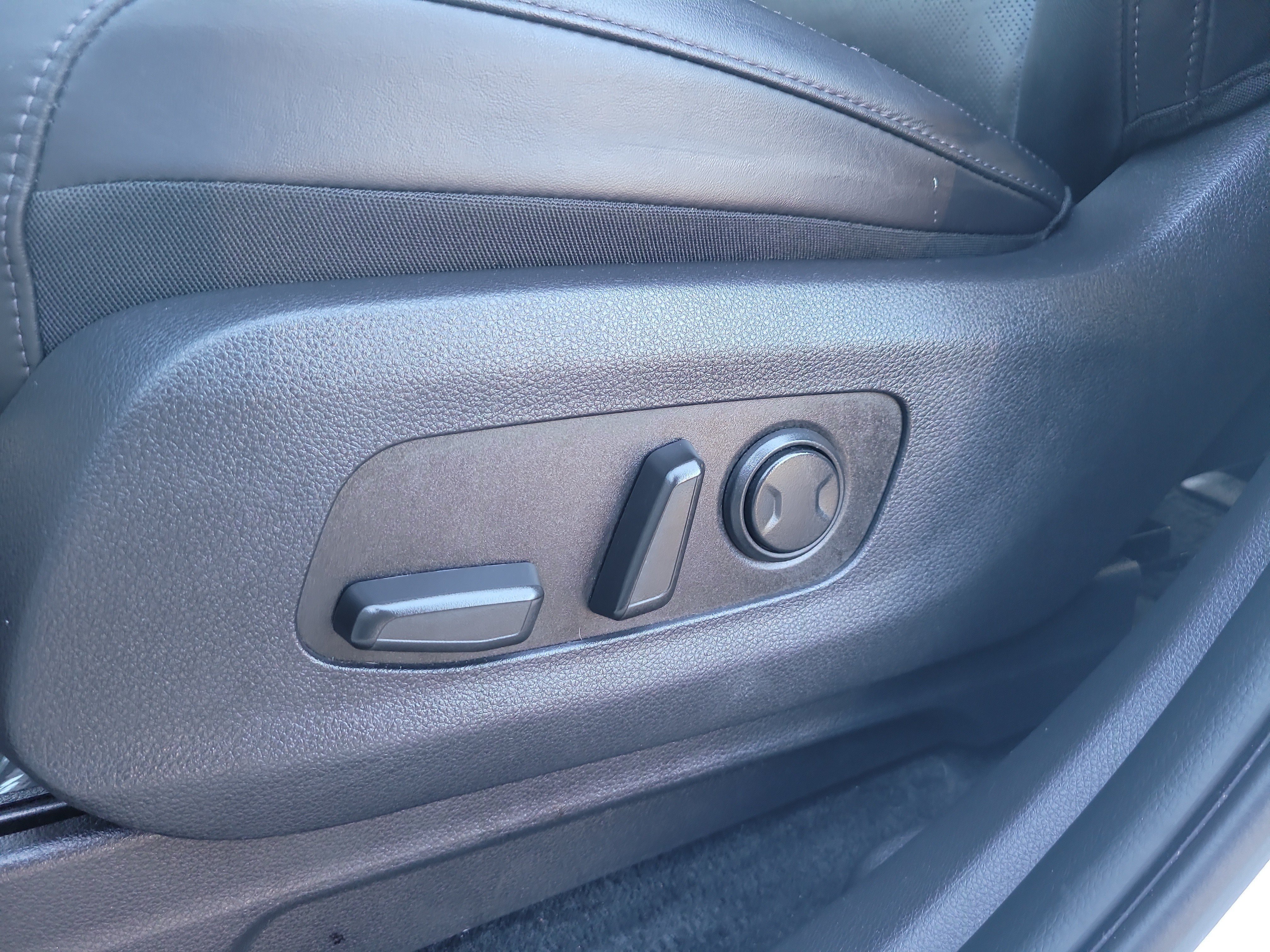 Used 2024 Kia Carnival LX FWD image 18