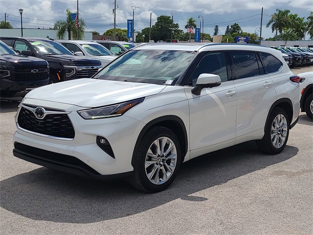 Used 2023 Toyota Highlander Limited