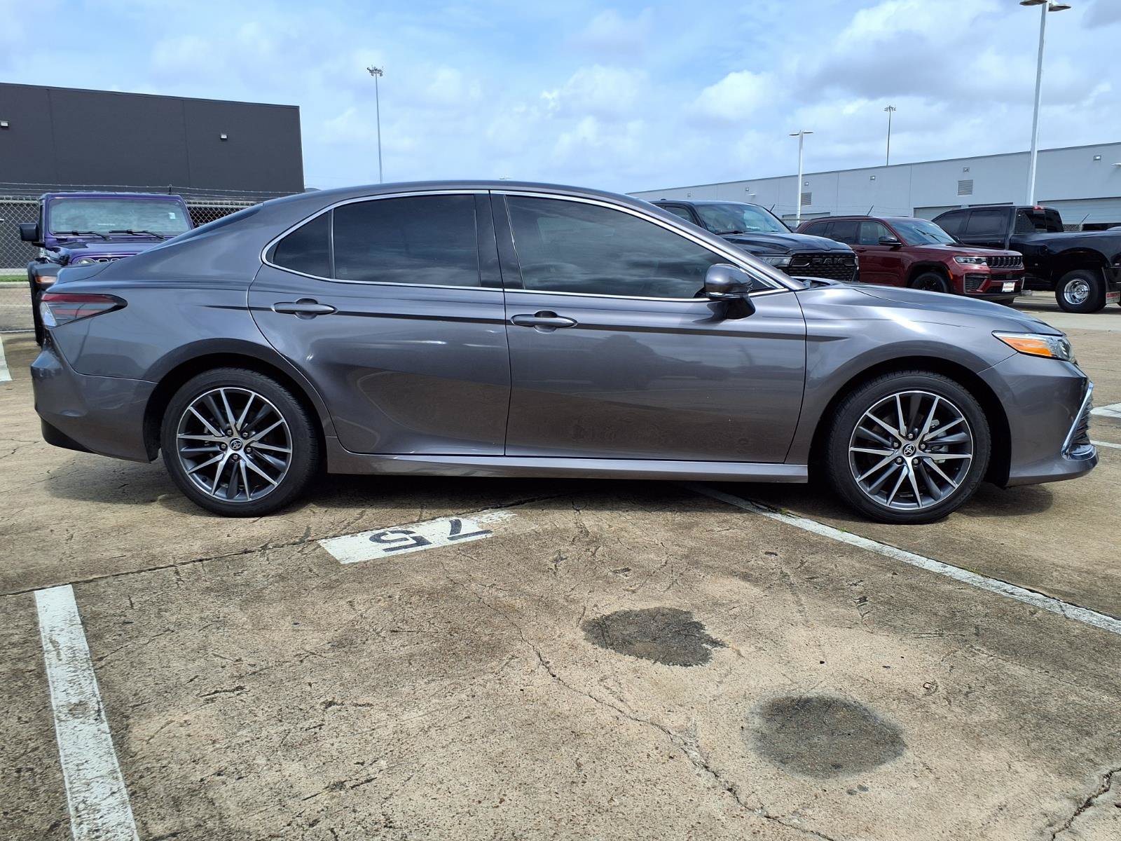 Used 2023 Toyota Camry XLE FWD image 28