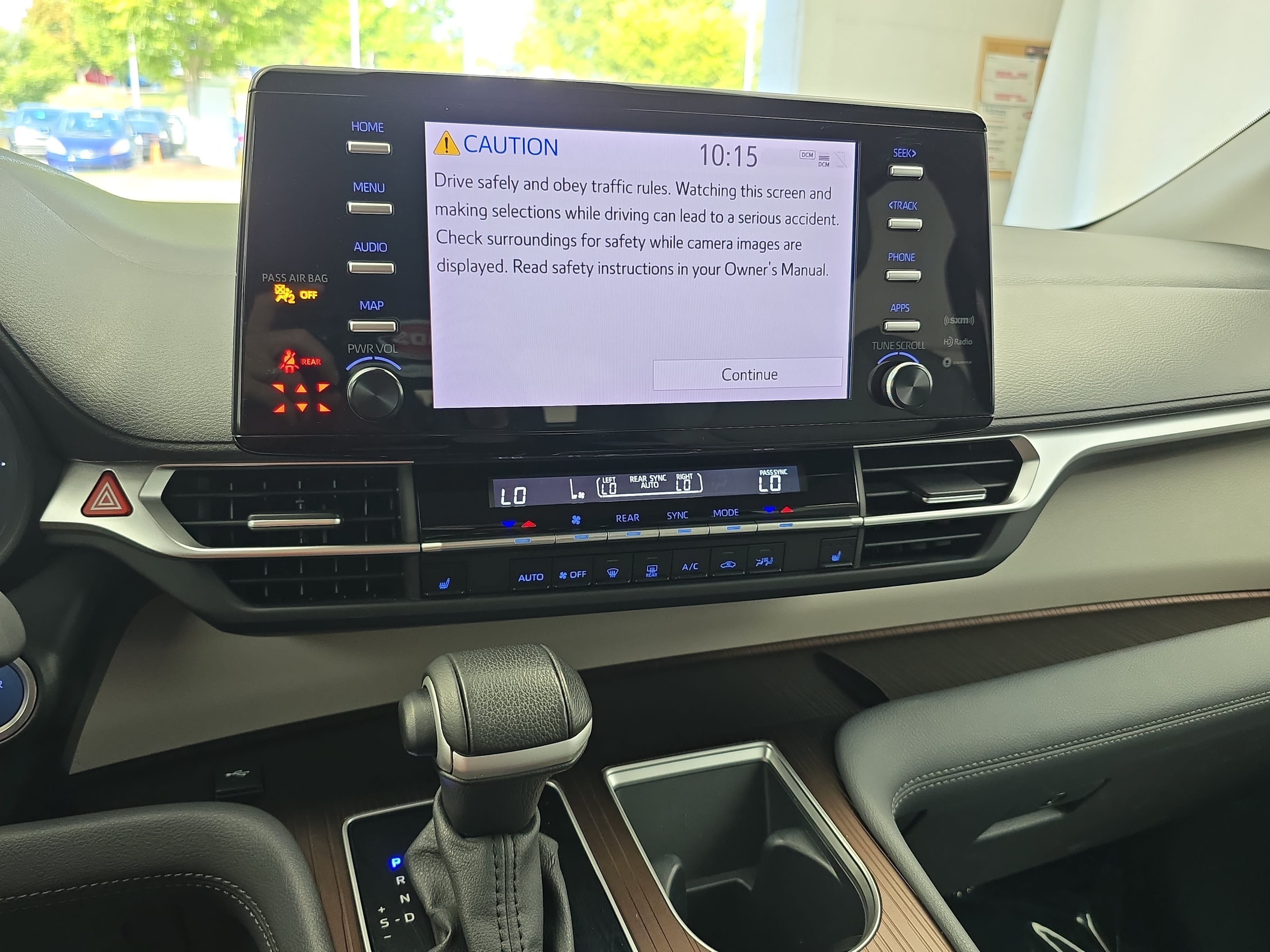 Used 2024 Toyota Sienna XLE FWD image 21