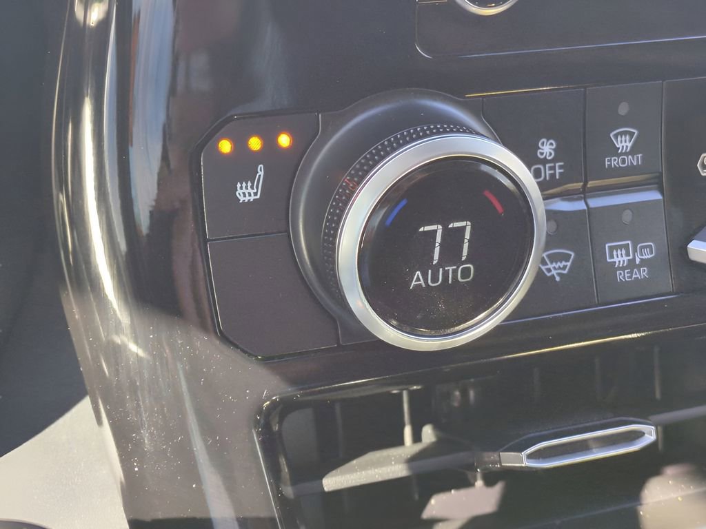 Certified 2024 Toyota Highlander XLE image 24