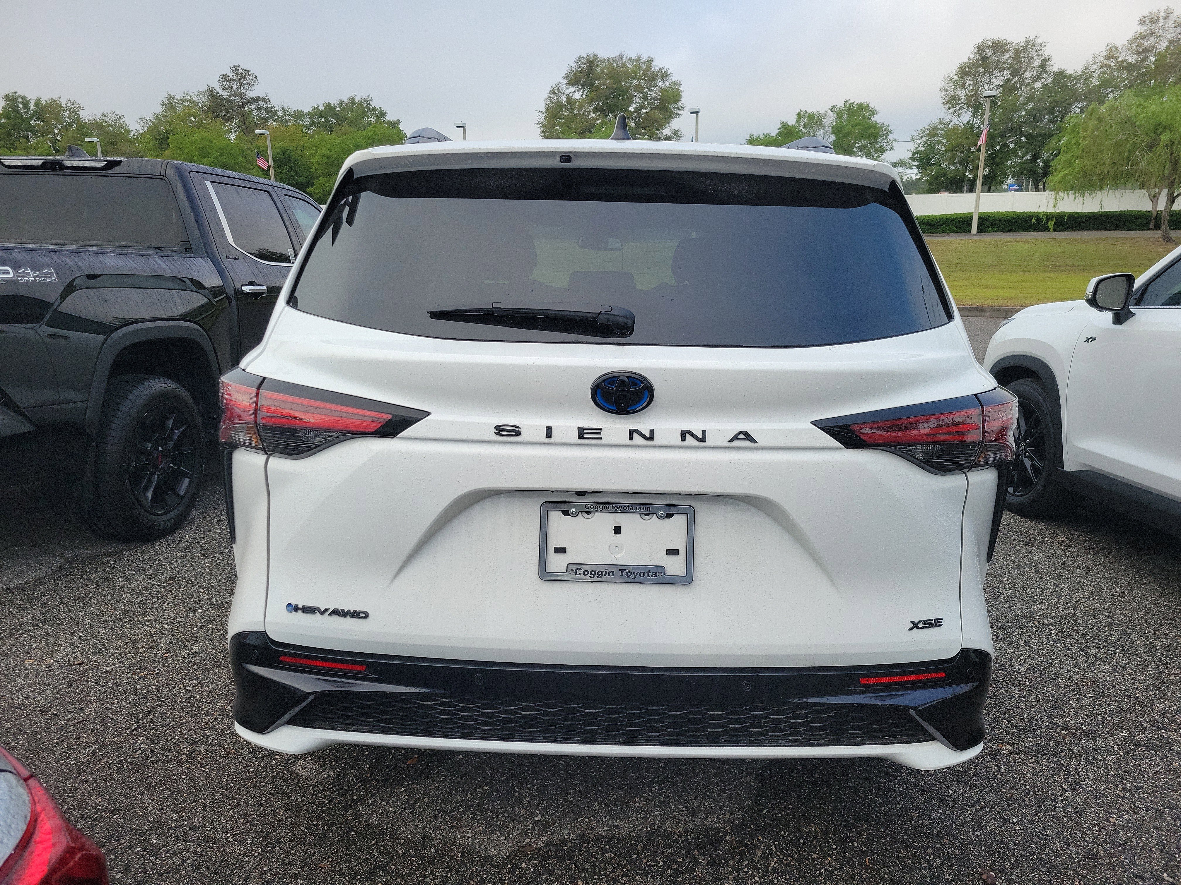 Used 2025 Toyota Sienna XSE w/ XSE Plus Package AWD/4WD image 28