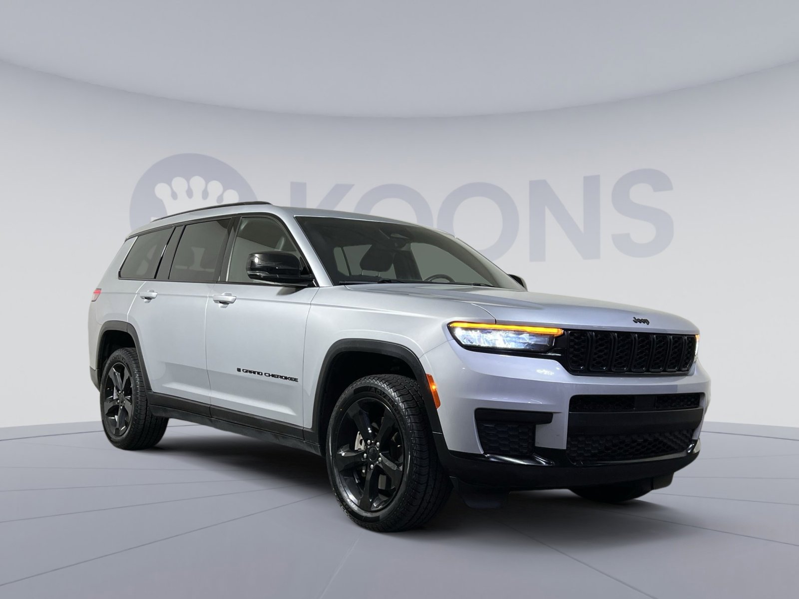 Used 2023 Jeep Grand Cherokee L Laredo image 8