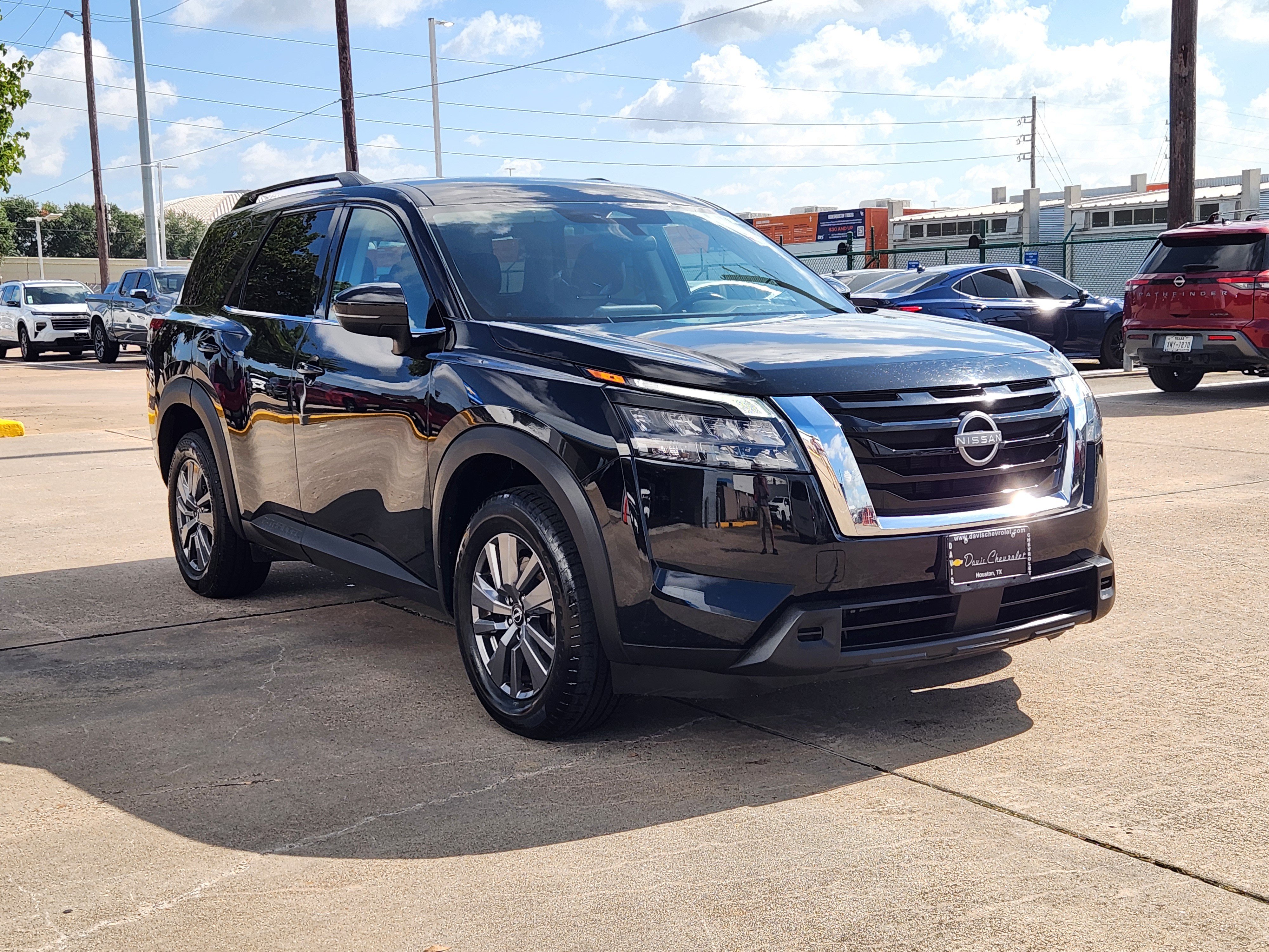 Used 2025 Nissan Pathfinder SV AWD/4WD image 4