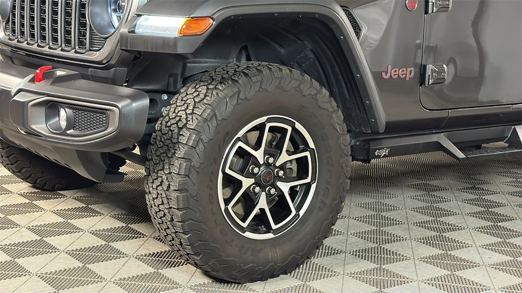 Used 2024 Jeep Wrangler Unlimited Rubicon w/ Technology Group image 5