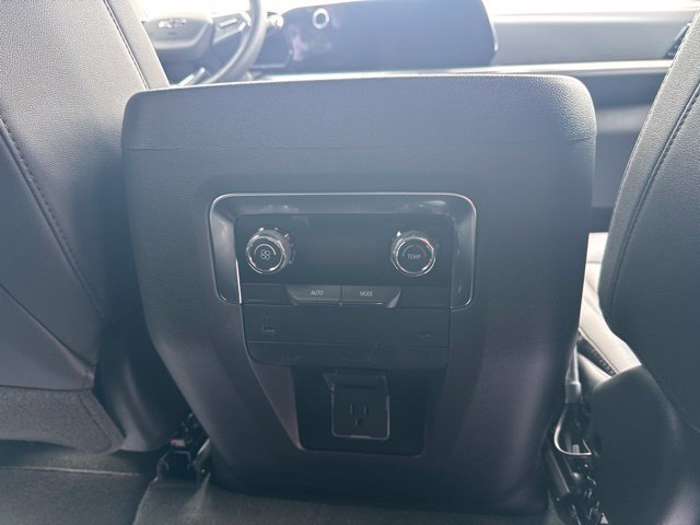 Used 2026 Chevrolet Tahoe Z71 AWD/4WD image 17