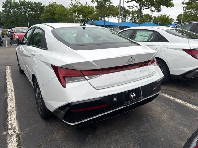 Used 2025 Hyundai Elantra Limited FWD image 8