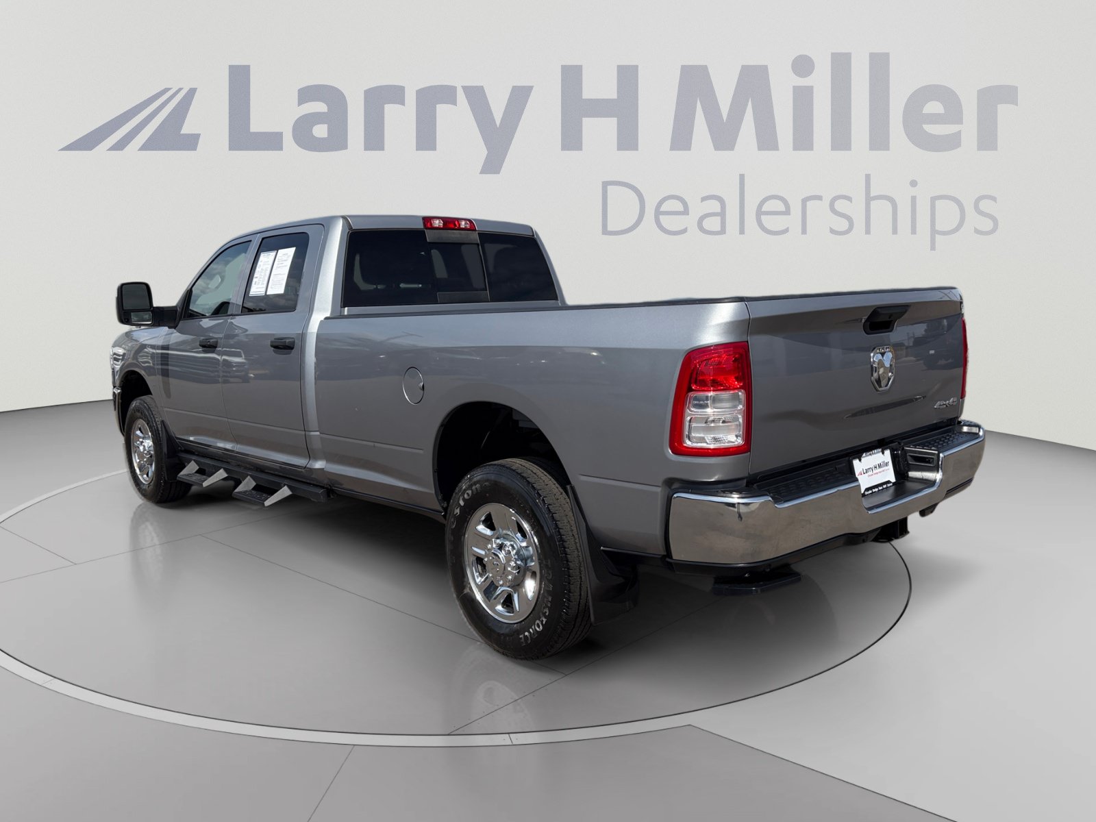 Used 2024 RAM 2500 Tradesman w/ Chrome Appearance Group AWD/4WD image 3