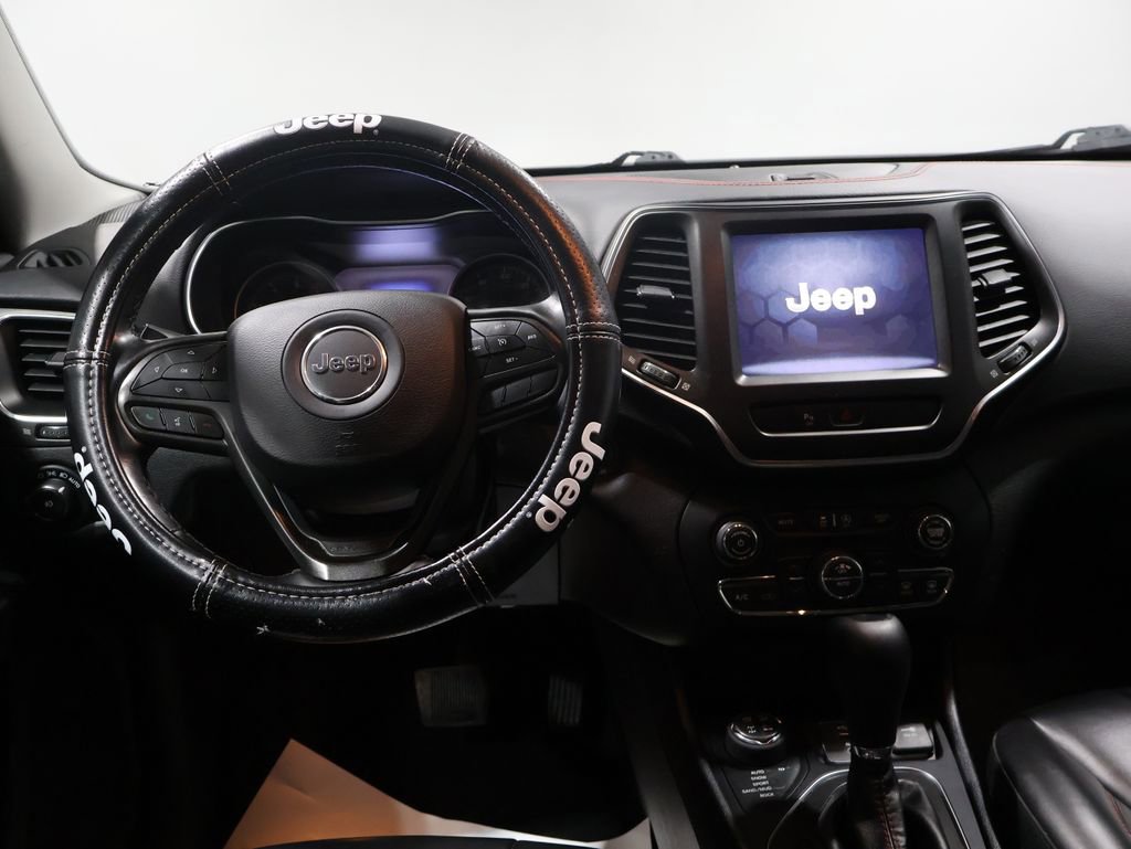 Used 2019 Jeep Cherokee Trailhawk w/ Cold Weather Group image 17