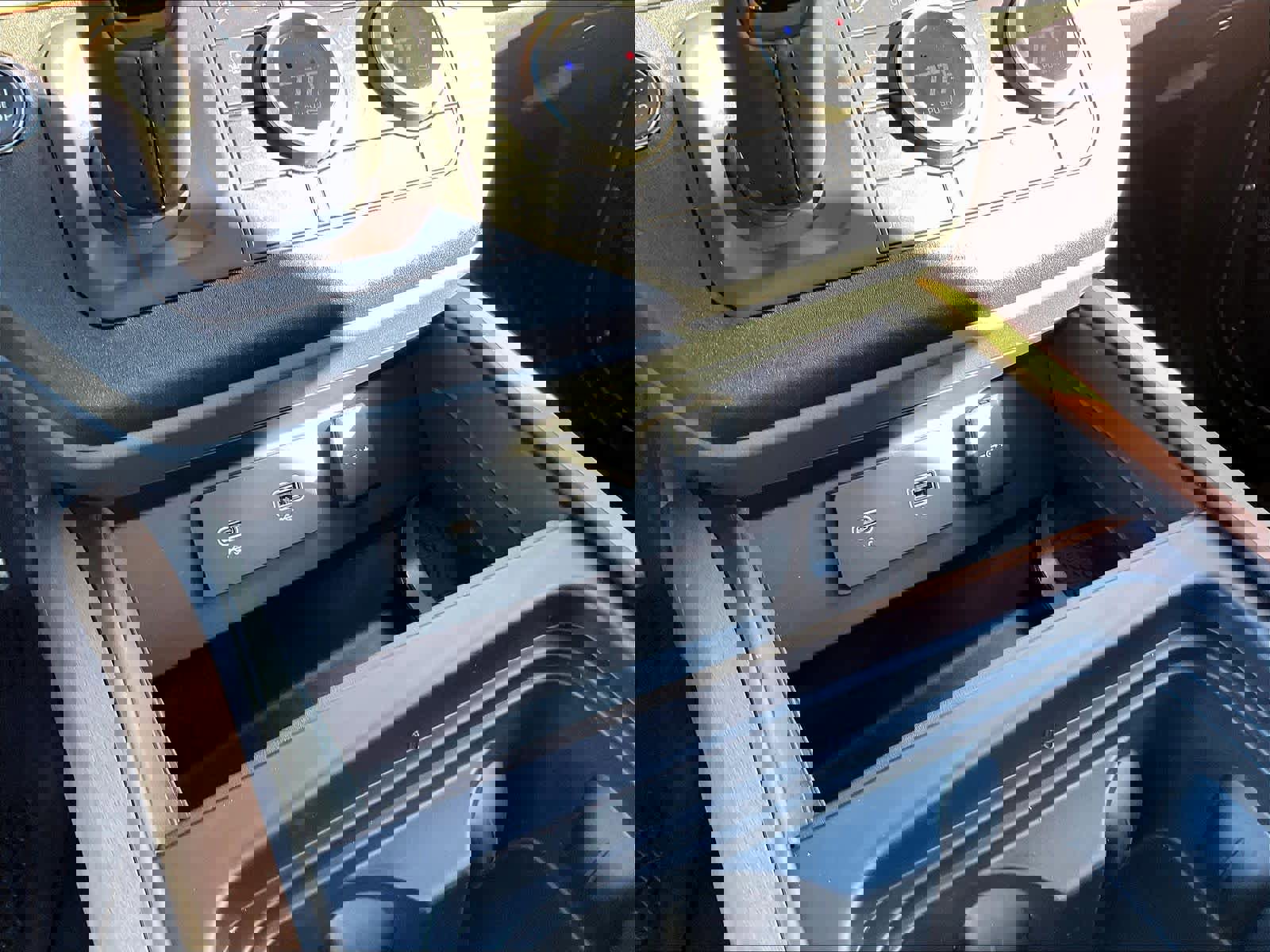 Used 2024 Land Rover Defender 110 X image 36