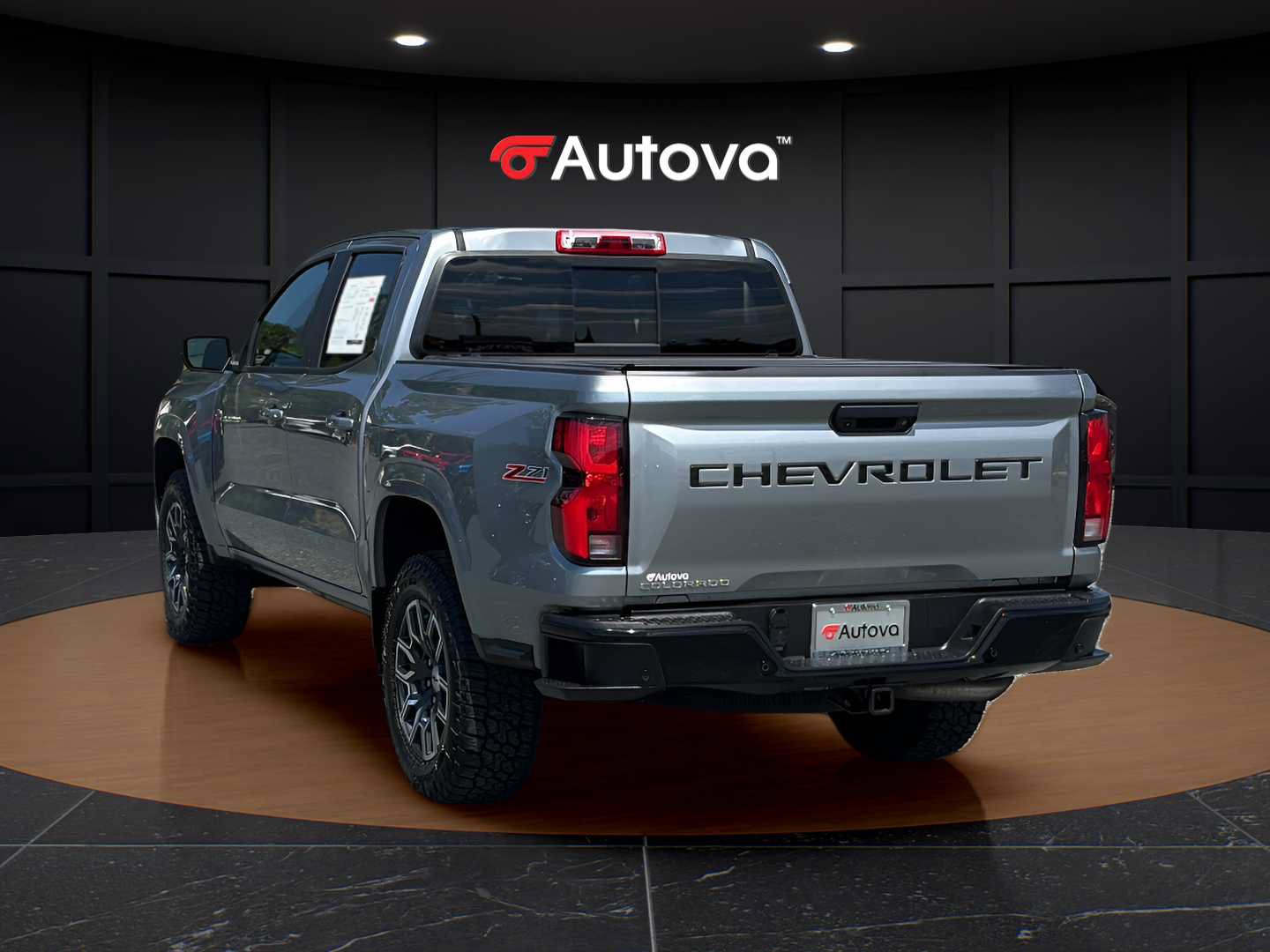 Used 2024 Chevrolet Colorado Z71 w/ Z71 Convenience Package 2 AWD/4WD image 3