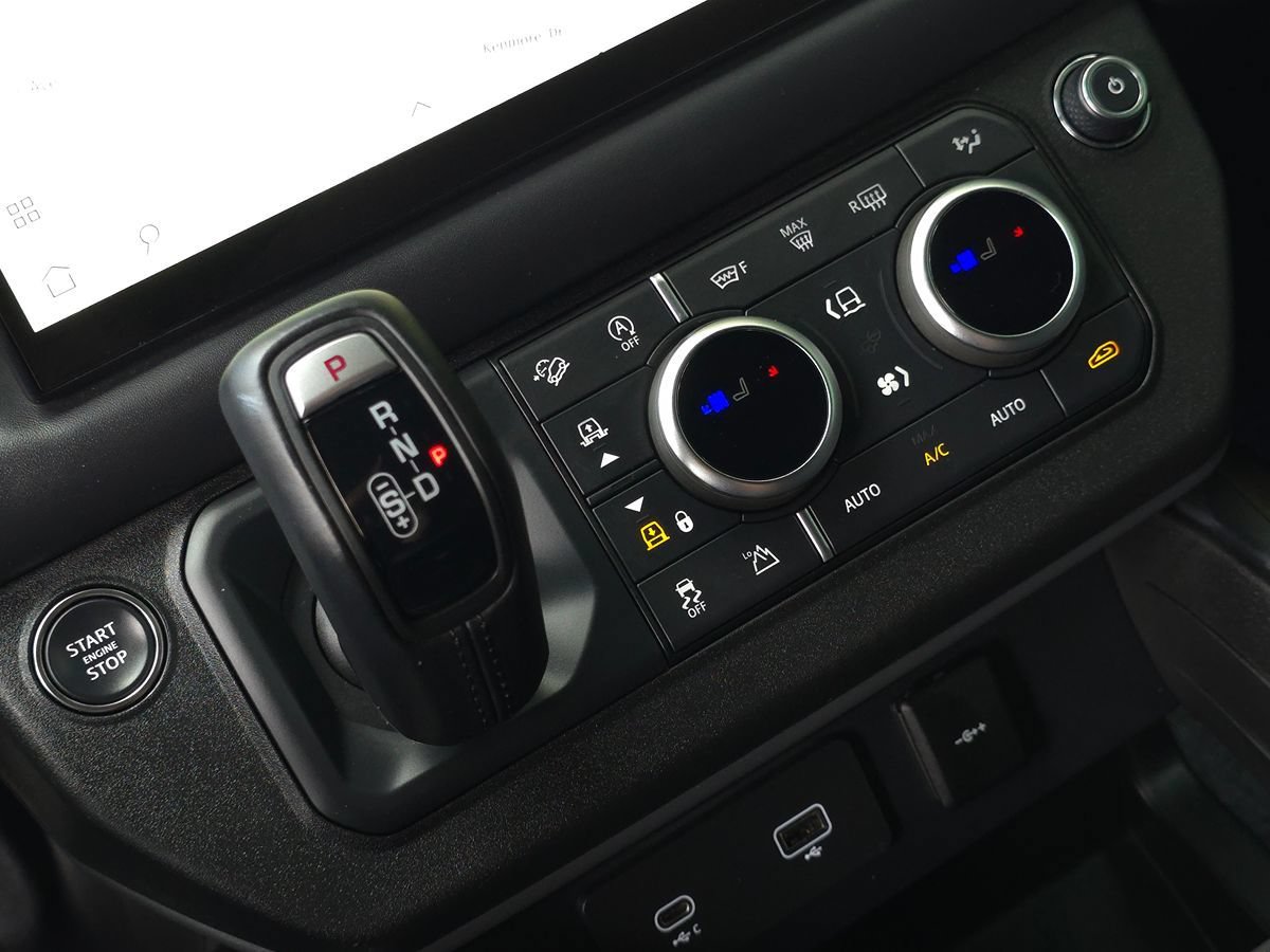 Used 2023 Land Rover Defender 130 X AWD/4WD image 65