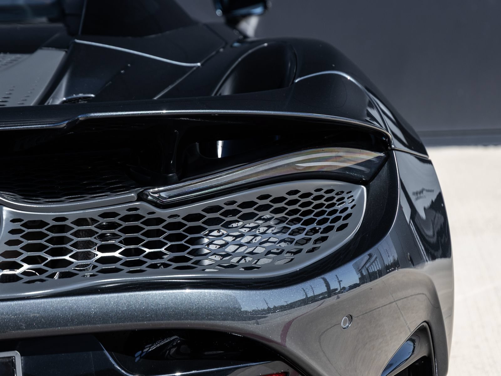 Used 2024 McLaren 750S Spider RWD image 13