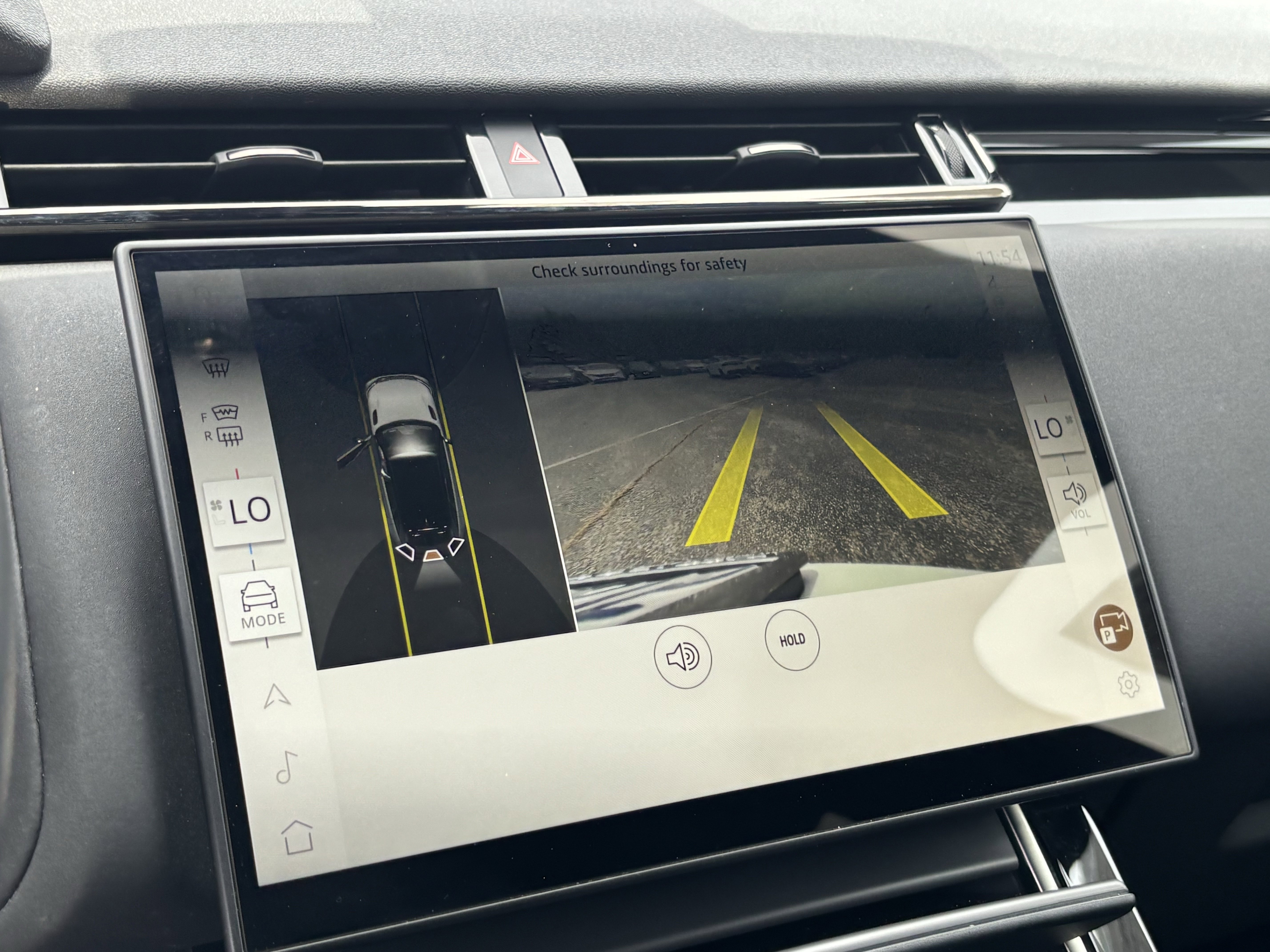 Used 2025 Land Rover Range Rover Velar Dynamic SE image 21