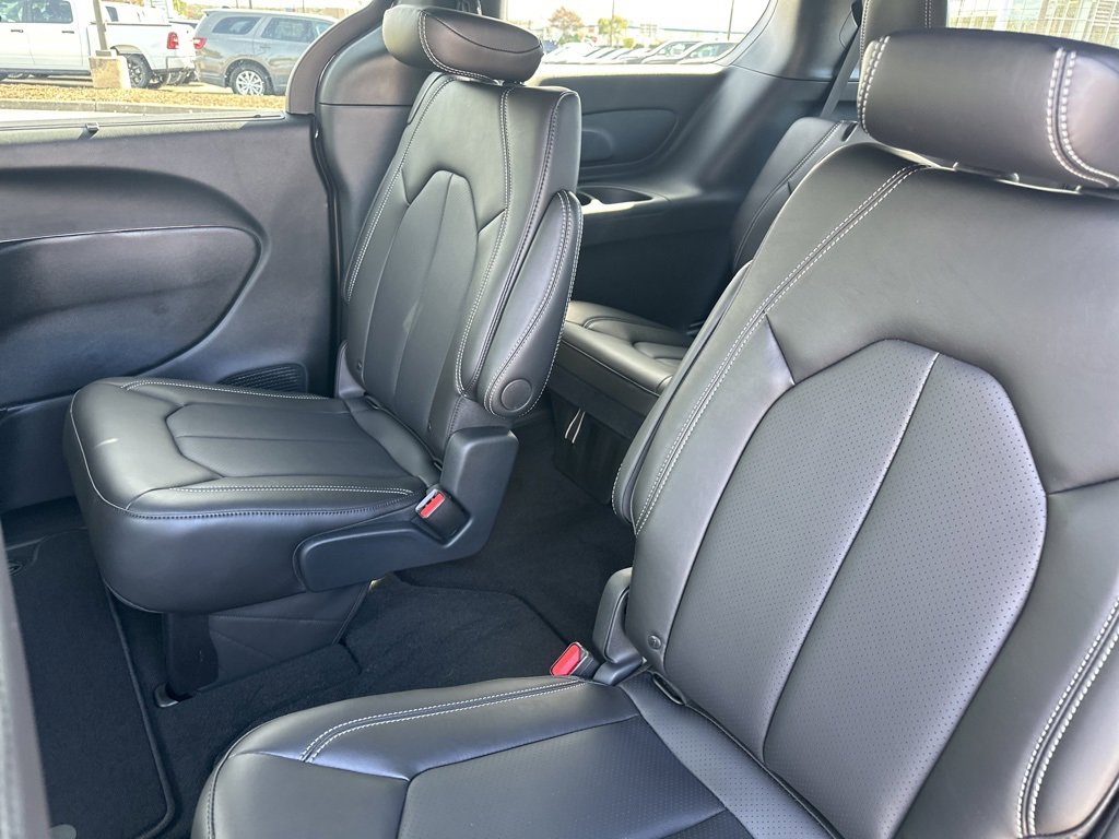 New 2026 Chrysler Pacifica Select image 13