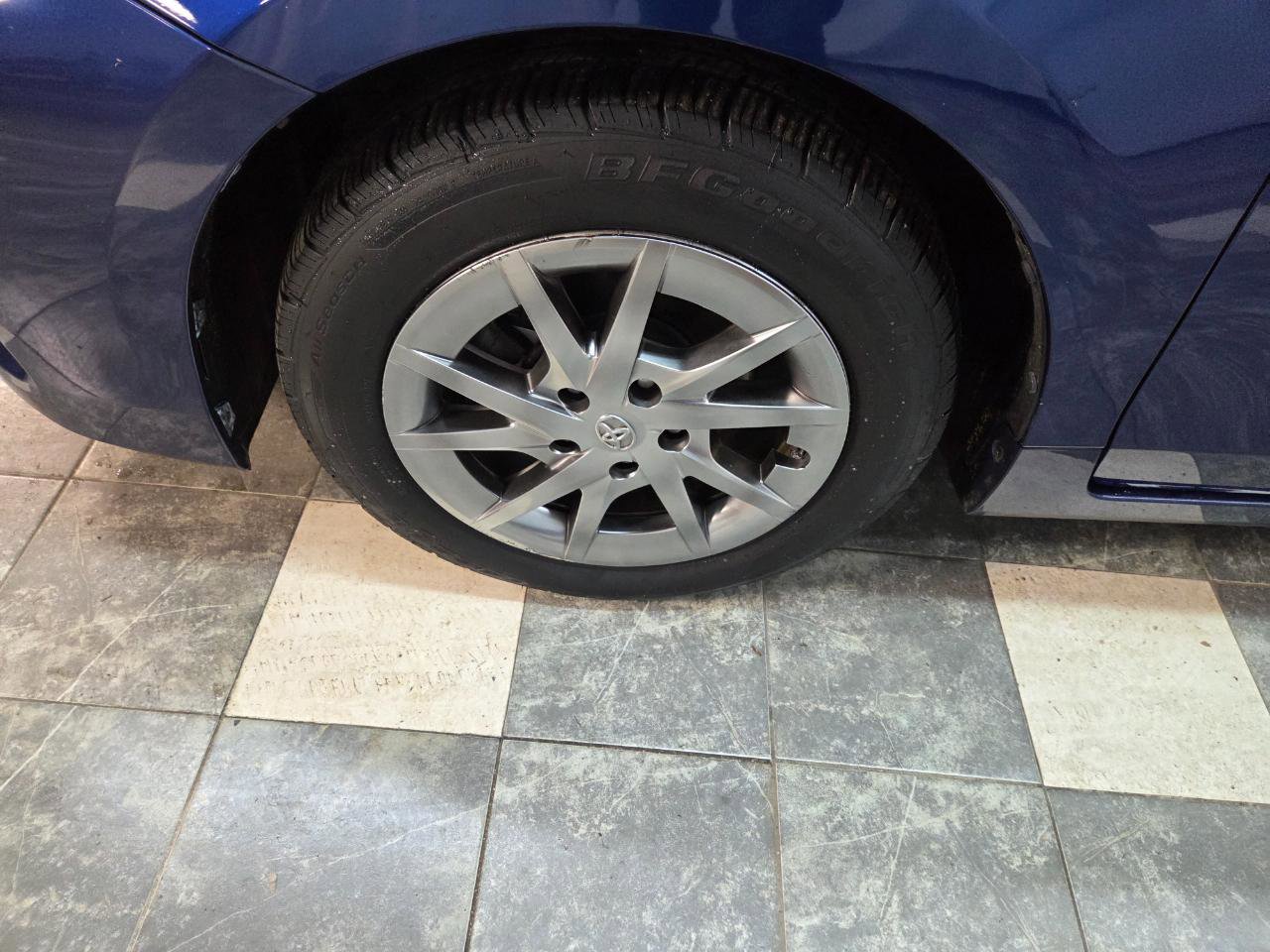 Used 2017 Toyota Prius V Three image 38