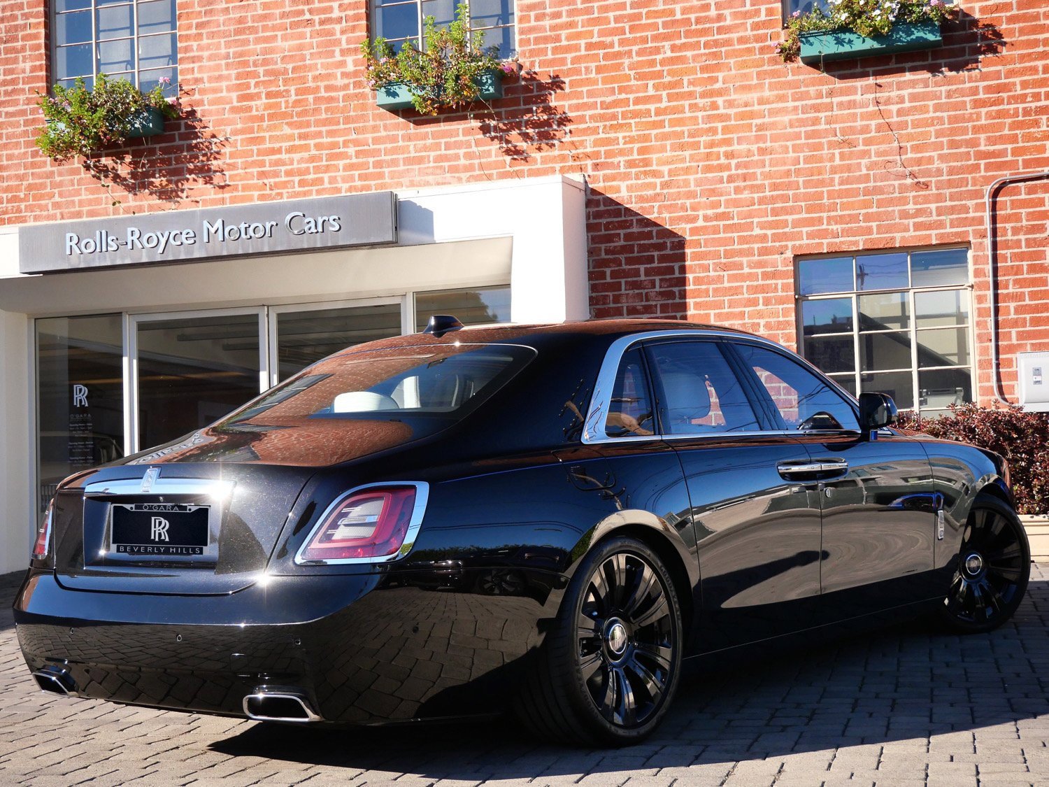 Used 2023 Rolls-Royce Ghost image 2