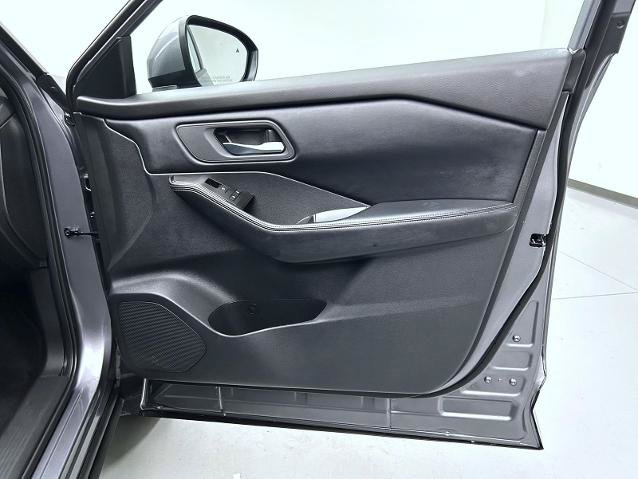 Certified 2025 Nissan Rogue SV AWD/4WD image 16